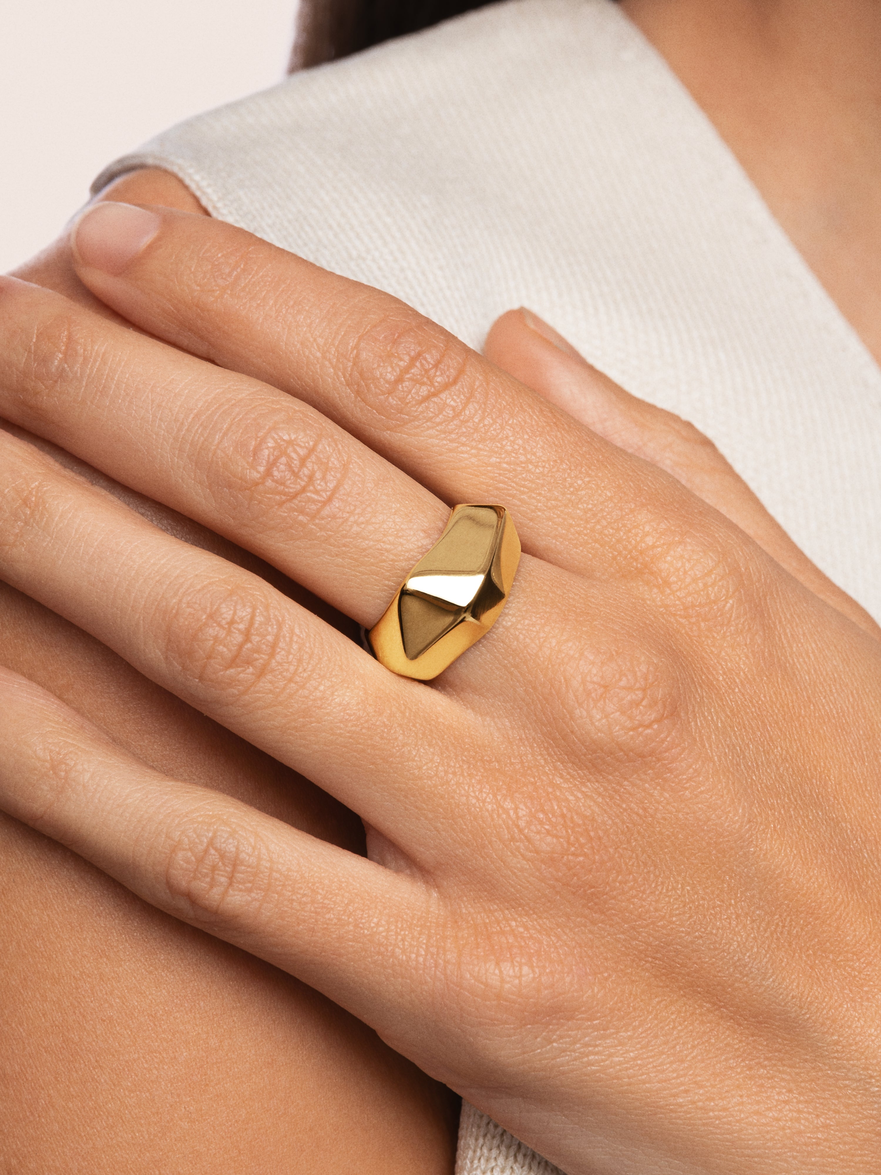Anillo tipo sello tempo de acero bañado en oro - Singularu - Dorado Dorado-2
