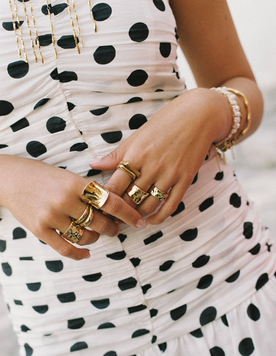 Anillo Marea L de aleación de metales bañado en oro Oro-4