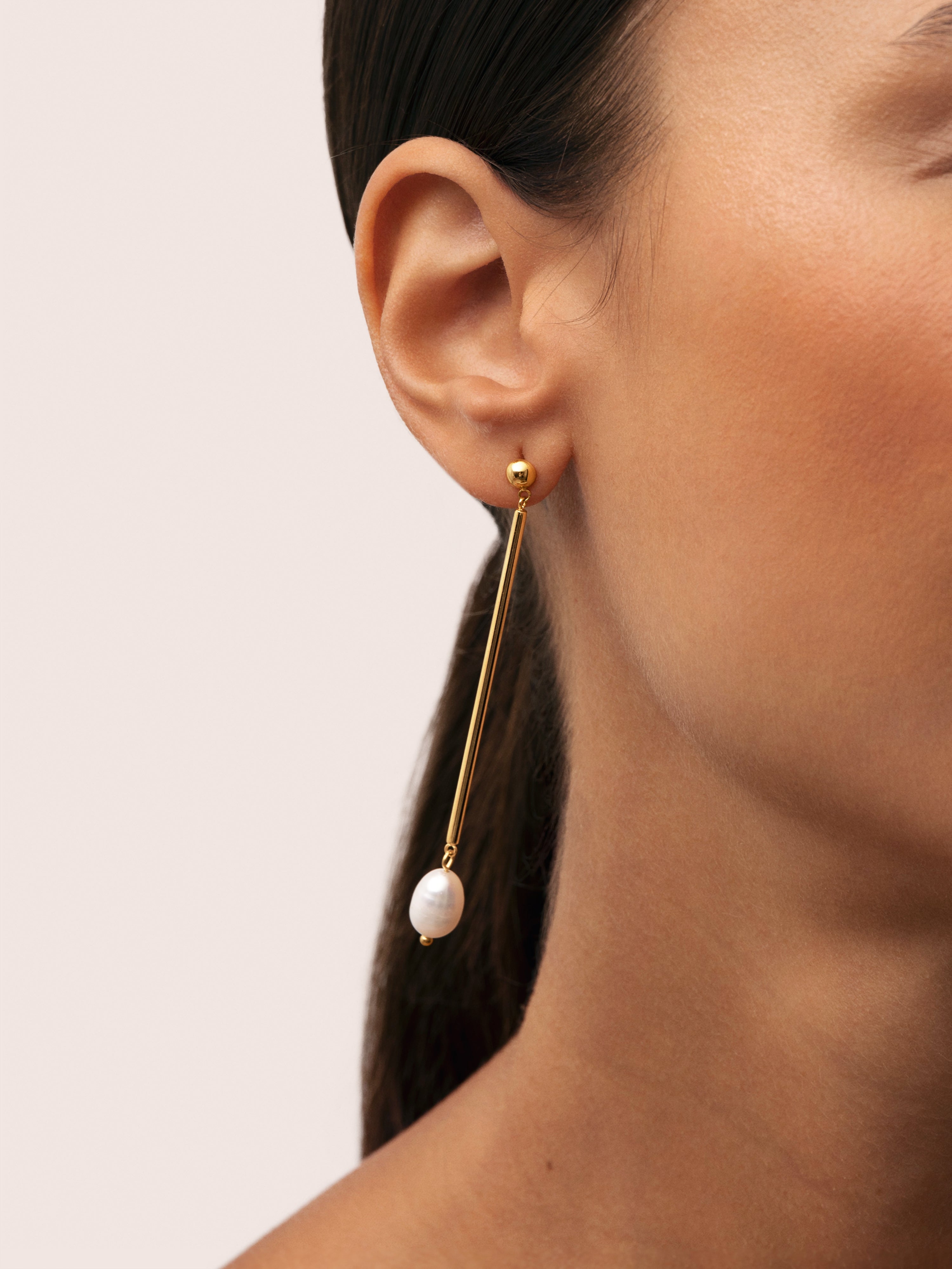 Imagen 0 de Pendientes pearl stick de acero bañado en oro Blanco
