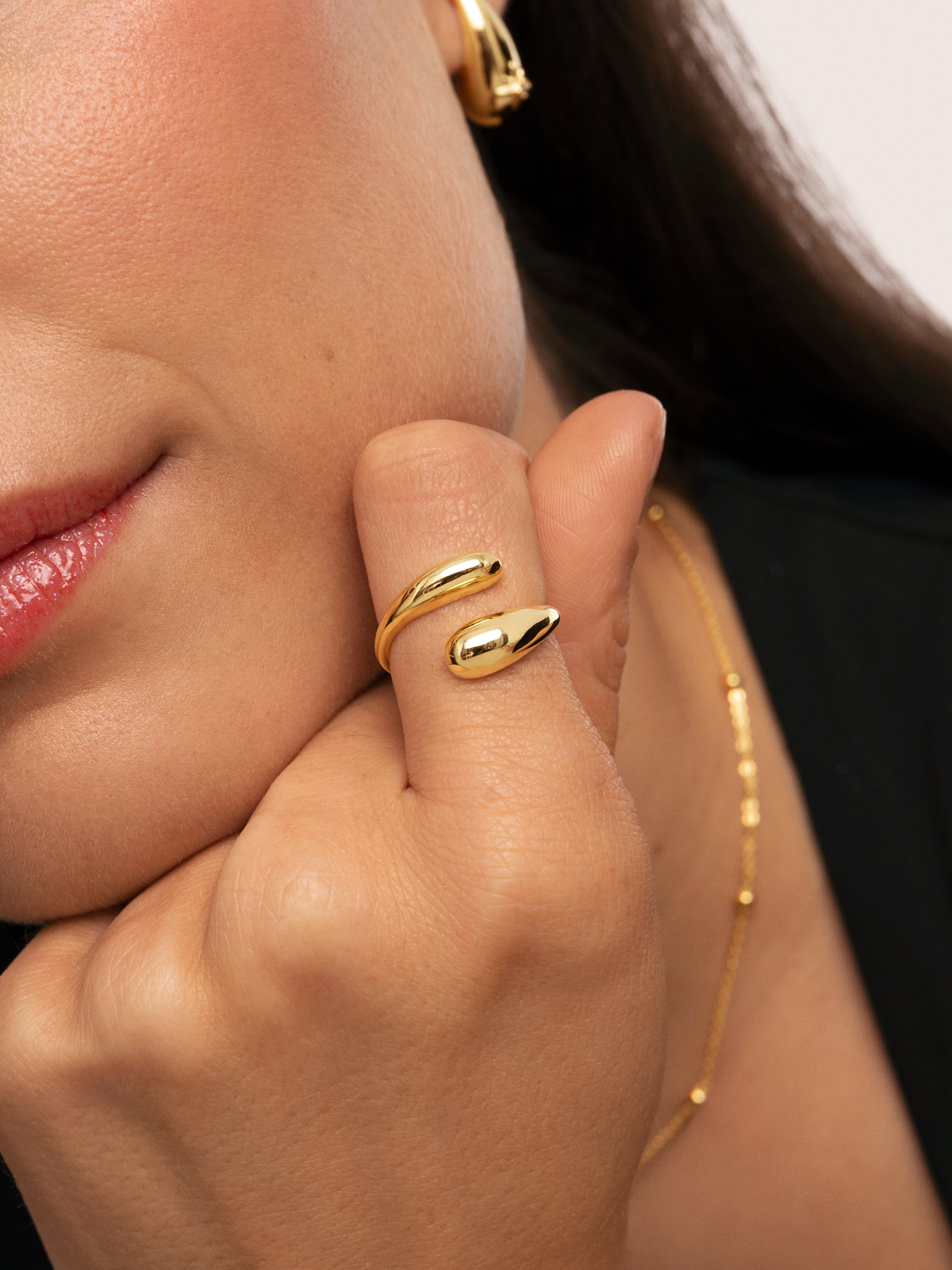 Anillo abbraccio de acero bañado en oro - Singularu - Dorado Dorado-2