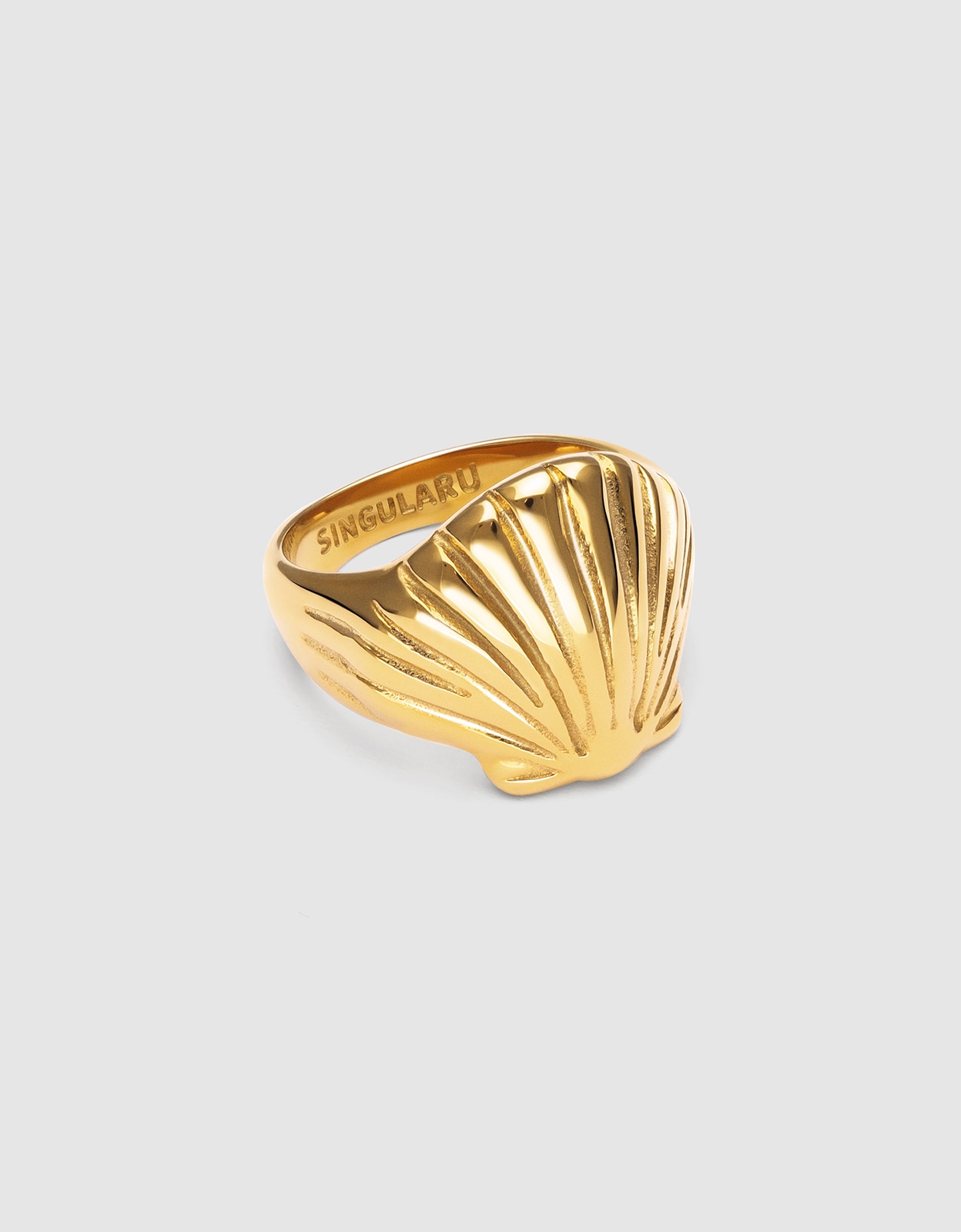Imagen 0 de Anillo tipo sello shelly de acero bañado en oro Dorado