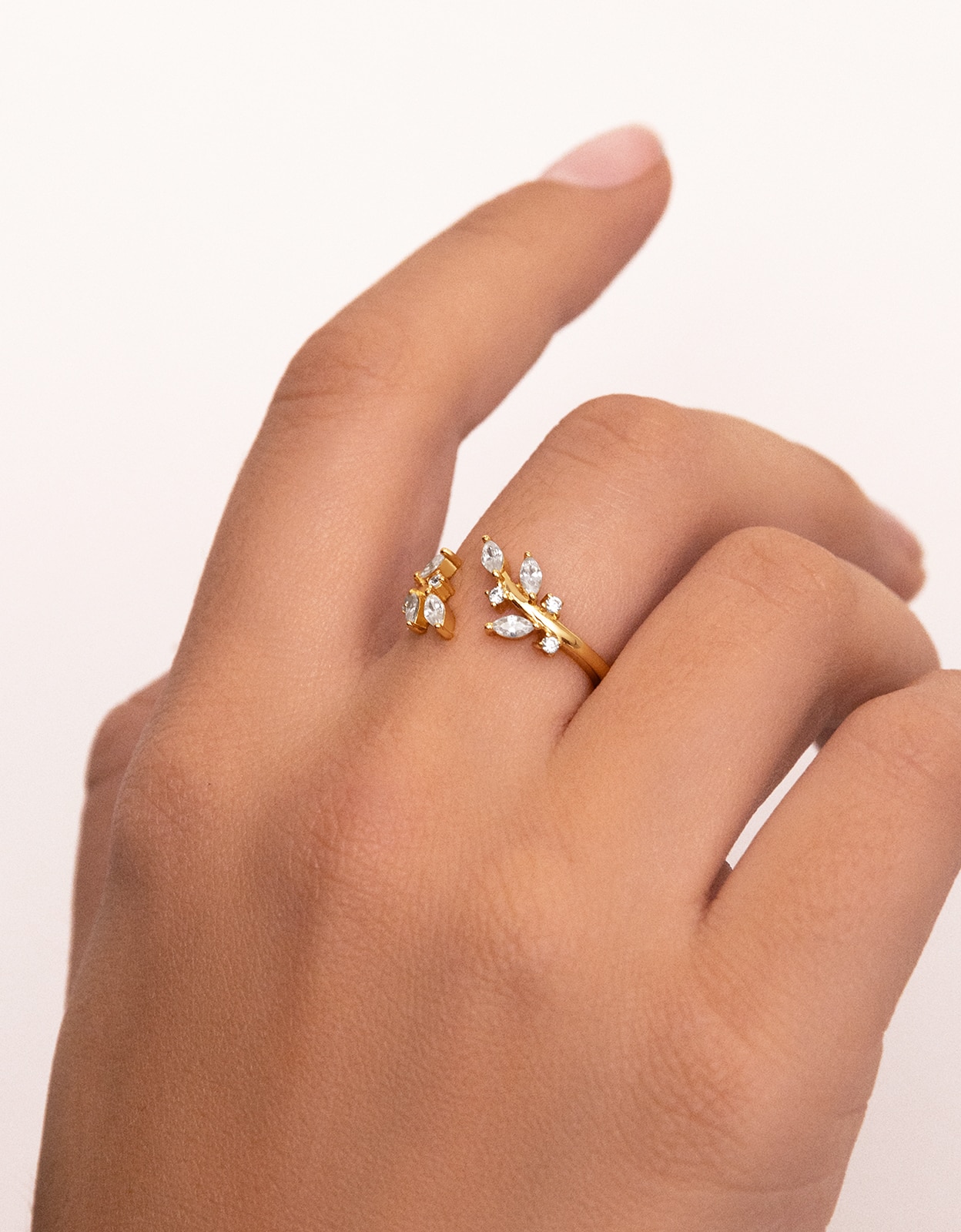 Imagen 2 de Anillo buganvilla white de aleación de metales bañado en oro - Singularu - Blanco Blanco