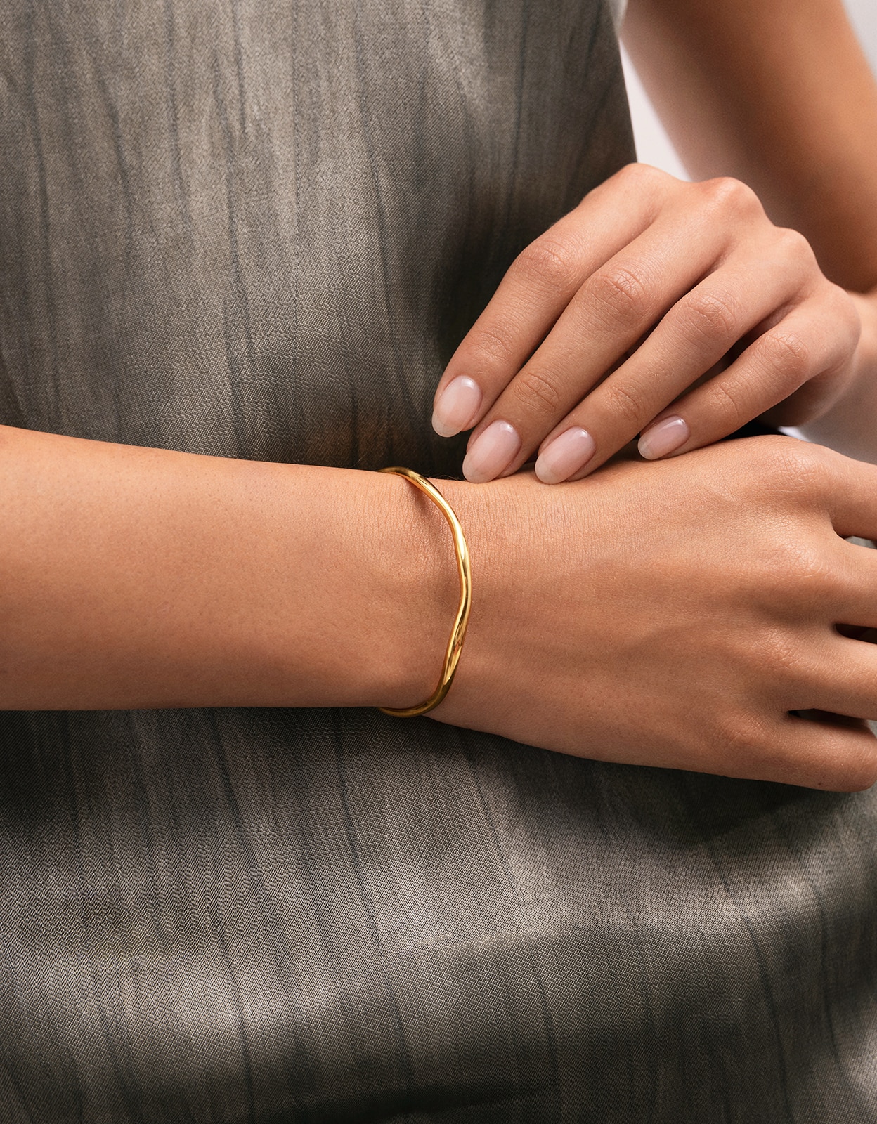 Brazalete dane de acero bañado en oro - Singularu - Dorado Dorado-3