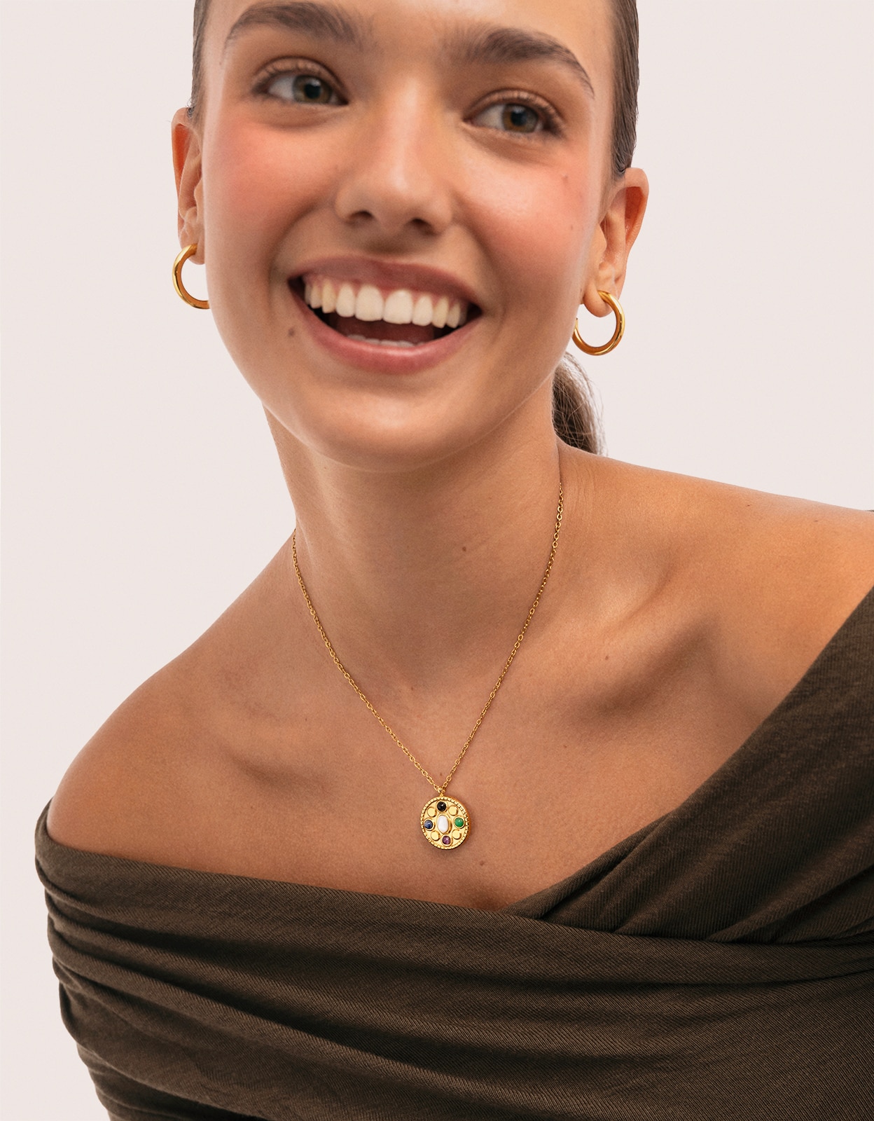 Imagen 6 de Collar medallion five stones mística de acero bañado en oro - Singularu - Multicolor Multicolor