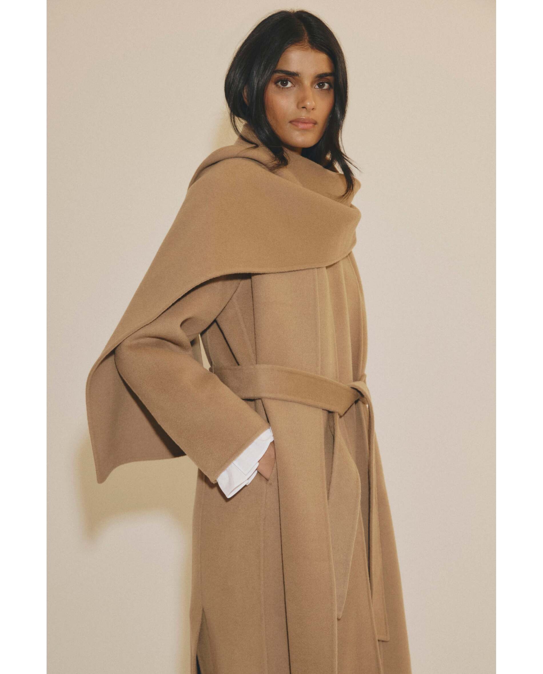 Imagen 0 de Abrigo de mujer de lana Camel