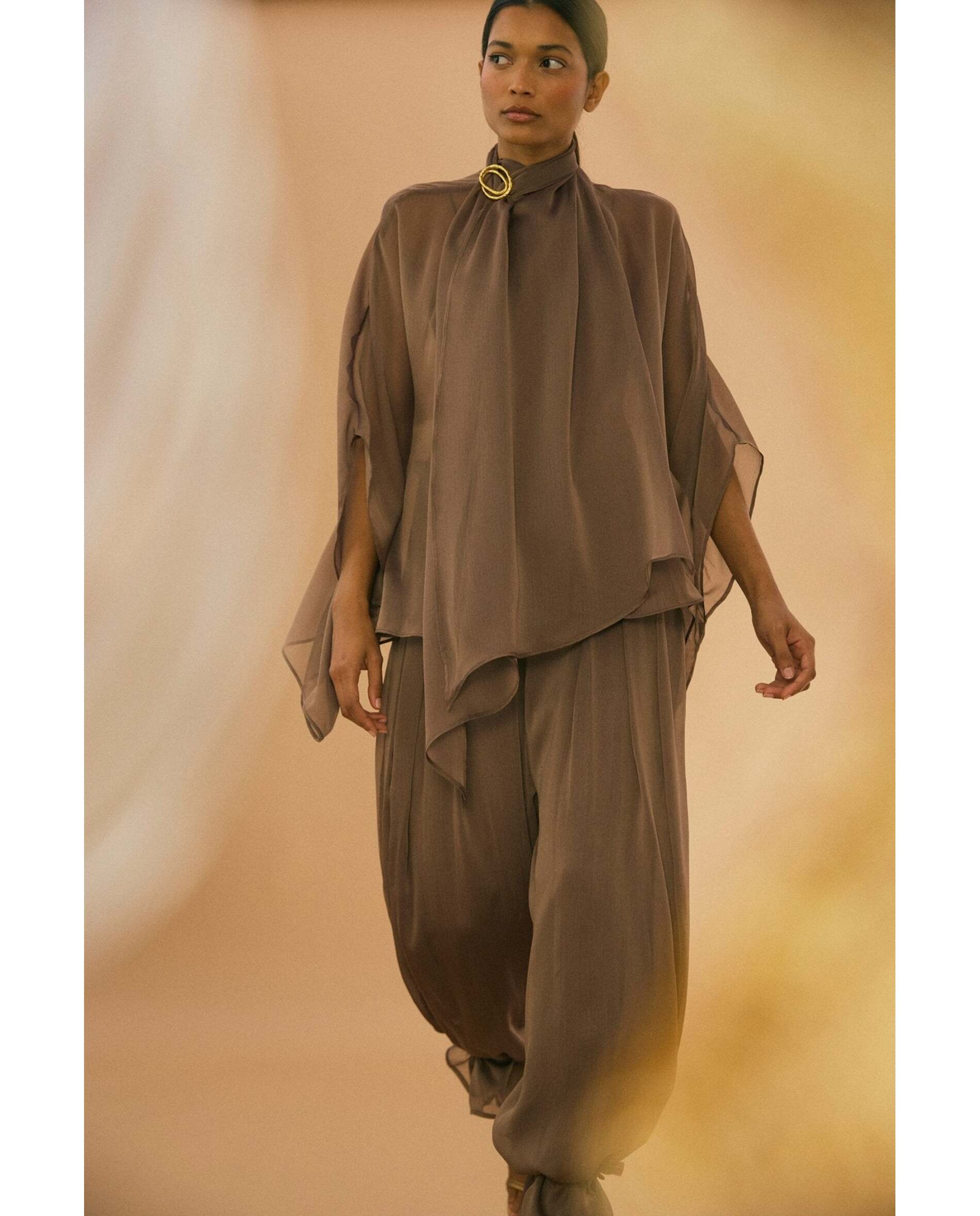Imagen 1 de Blusa de mujer tipo capa Bronce metalizado