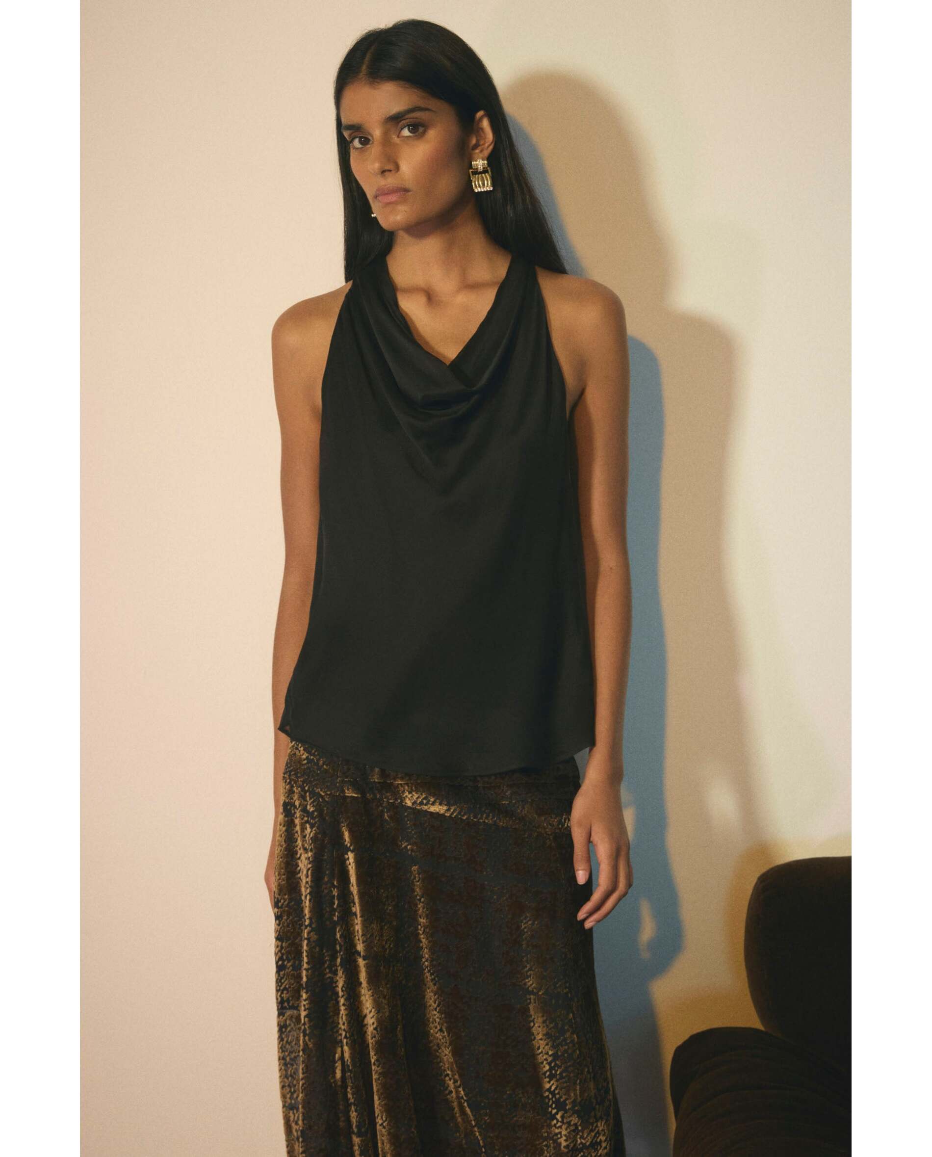 Imagen 1 de Top de mujer cuello halter - Bimani - Negro Negro