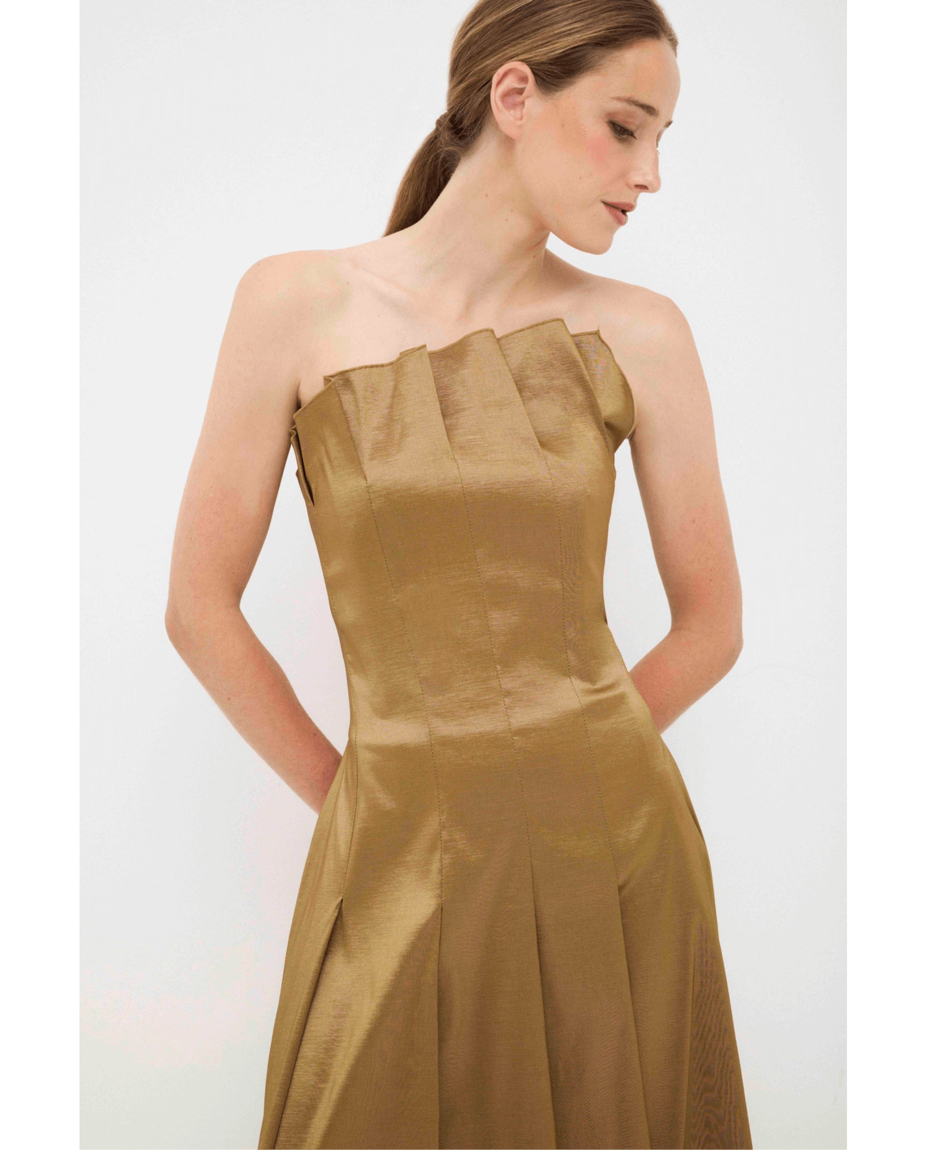 Imagen 0 de Vestido de mujer palabra de honor Bronce metalizado
