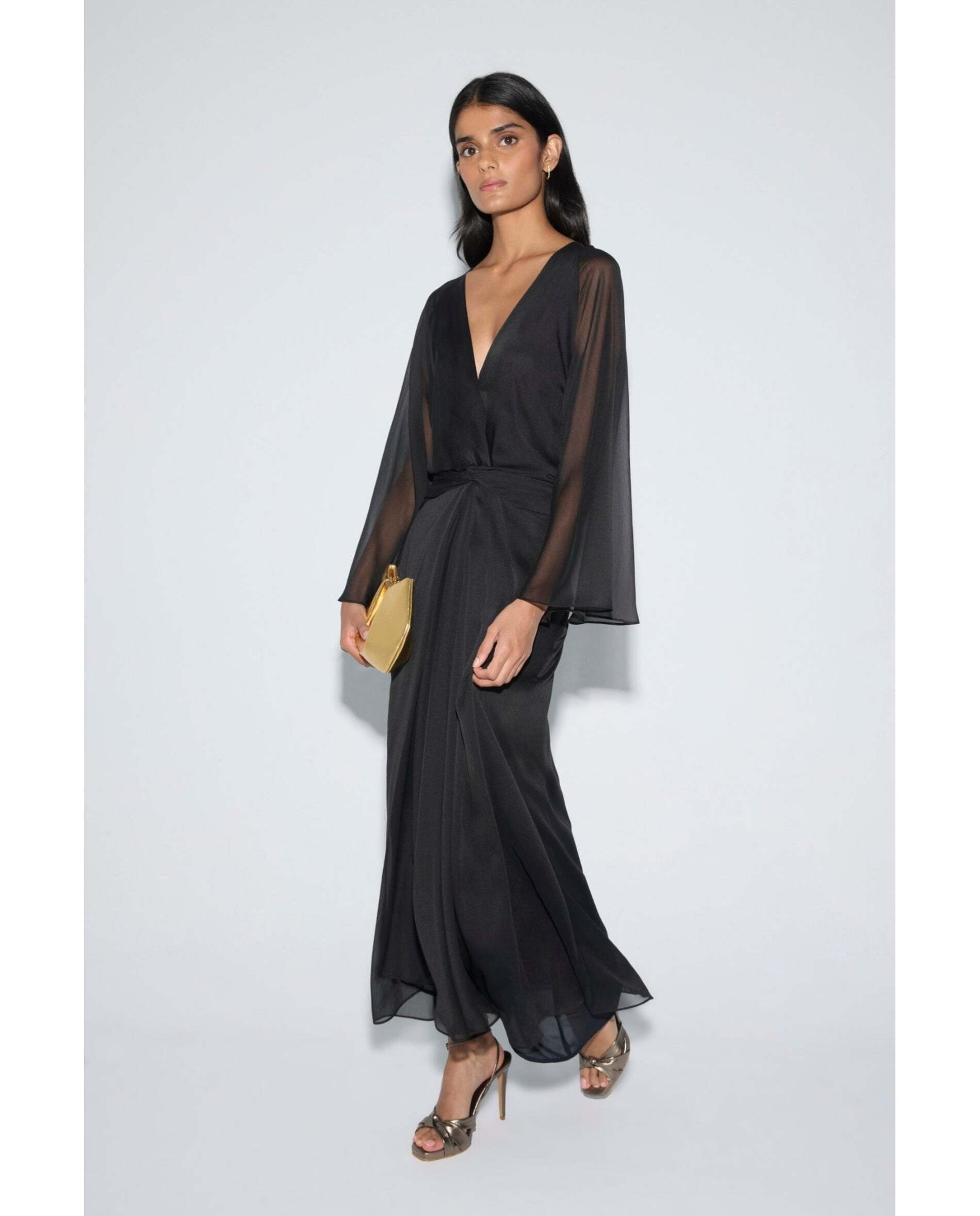 Imagen 1 de Vestido de mujer de gasa con escote pico cruzado Negro