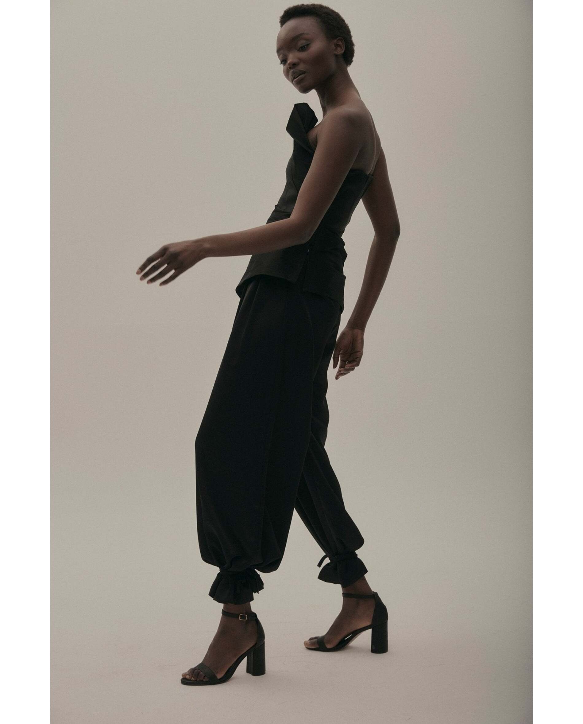 Imagen 0 de Pantalón de mujer satinado Negro