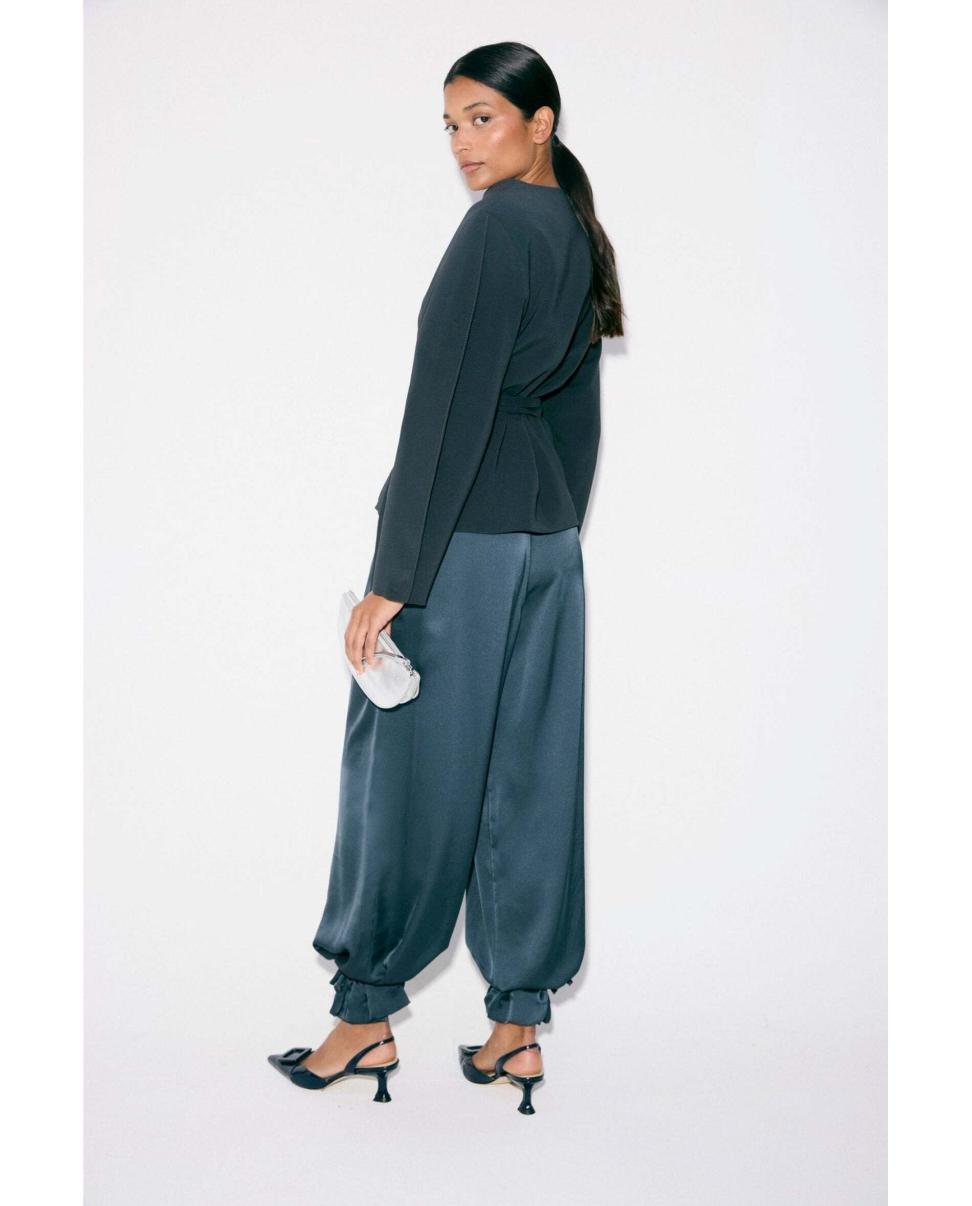 Imagen 0 de Pantalón de mujer satinado tiro alto Petróleo