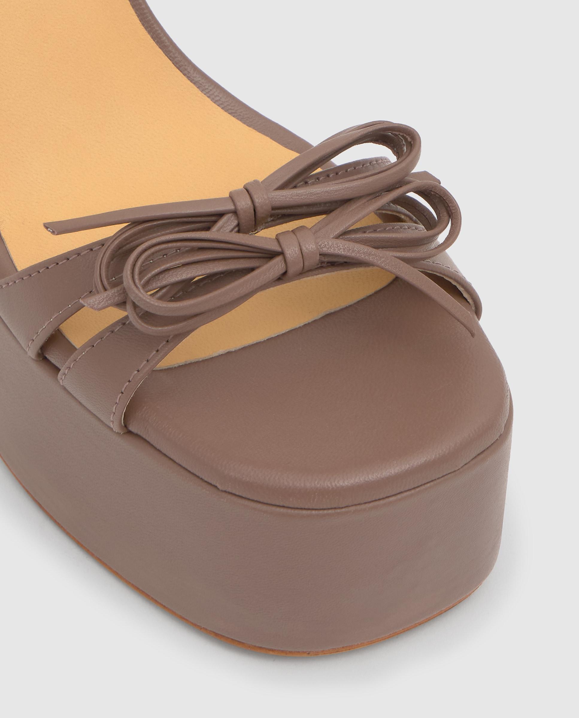 Sandalias de pala de mujer florina abierta con cierre de hebilla y lazos decorativos - Castañer - Marrón claro Marrón claro-5
