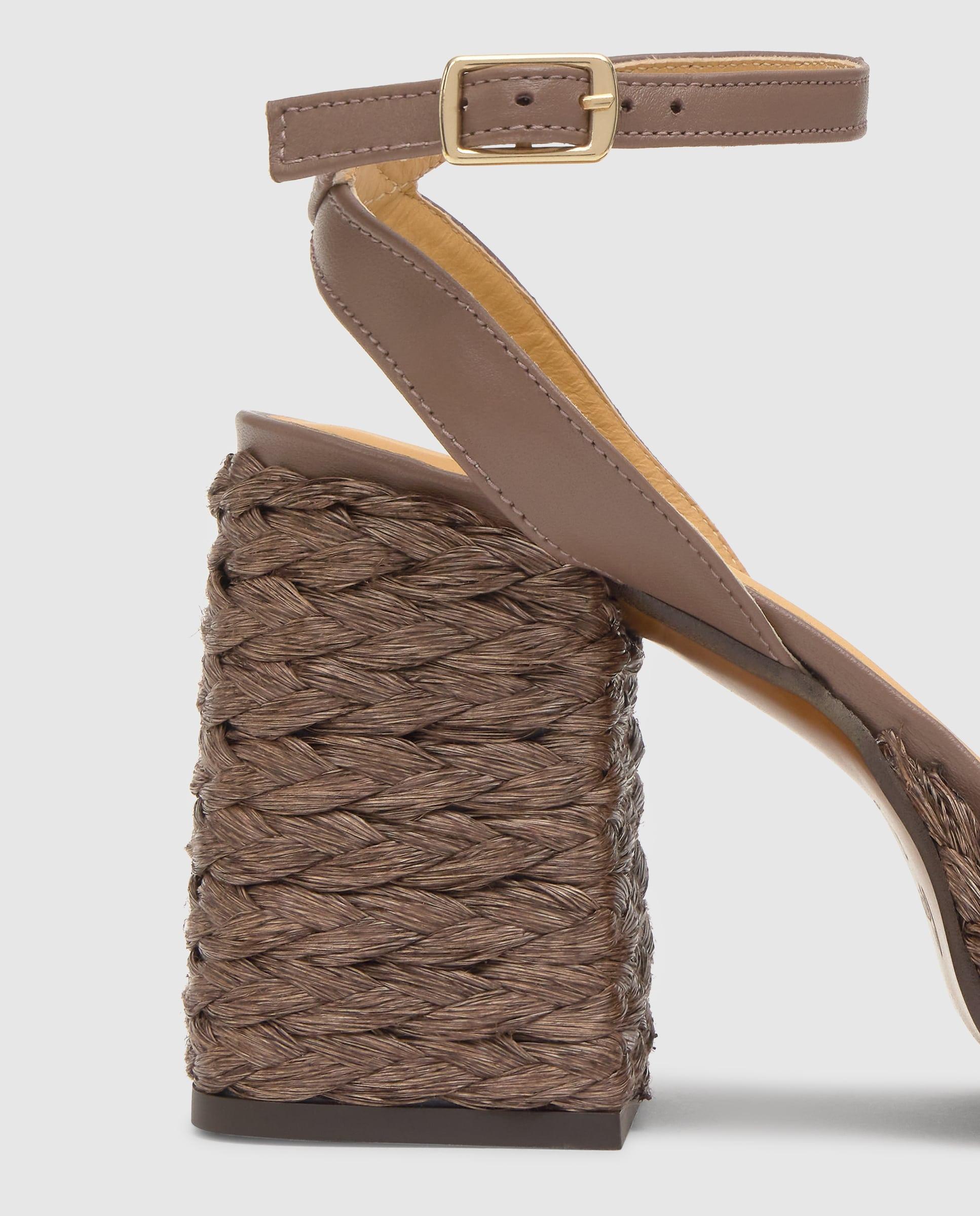 Sandalias de tiras de mujer Valeriette en rafia natural abierta con cierre de hebilla - Castañer - Marrón claro Marrón claro-4
