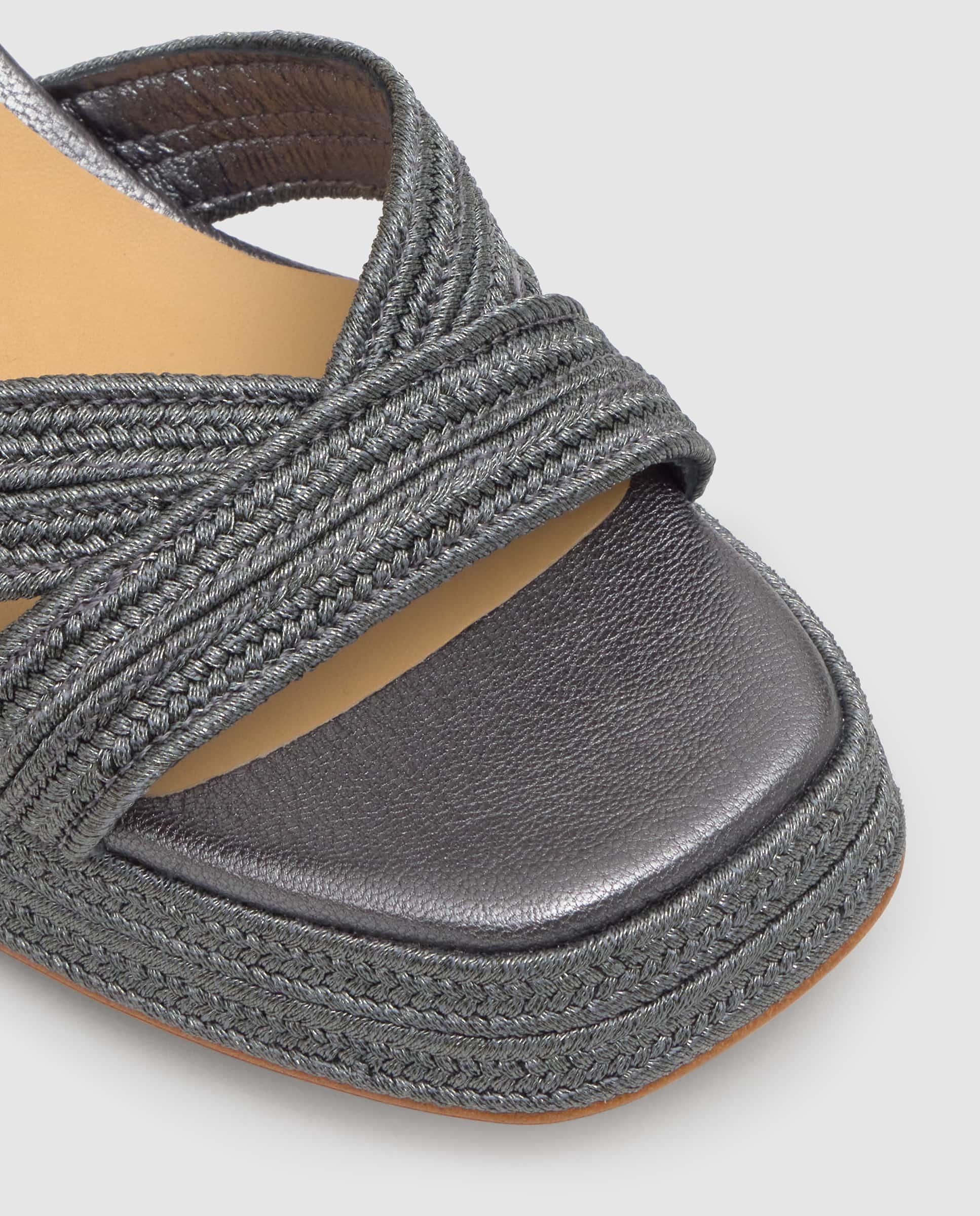 Sandalias de tiras de mujer Vallita con trenzado metalizado y cierre de hebilla - Castañer - Gris oscuro Gris oscuro-5