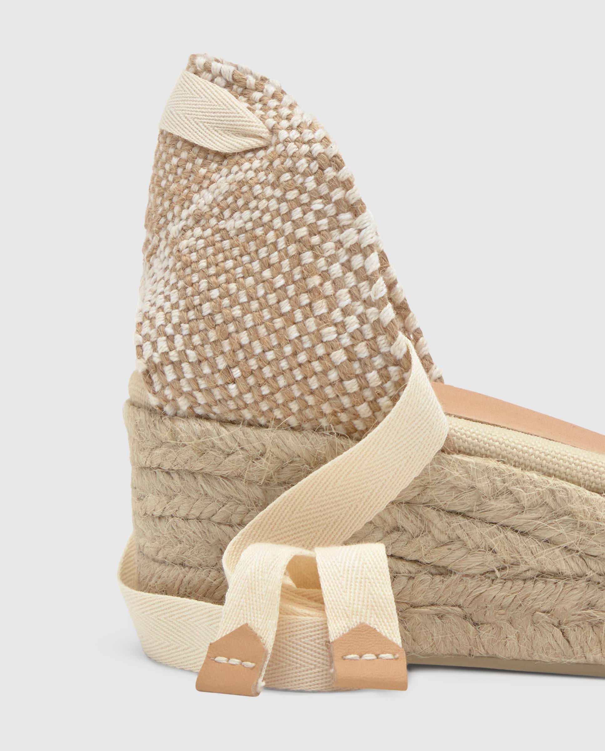 Alpargata de mujer carina de algodón y cierre de lazada. - Castañer - Beige Beige-3