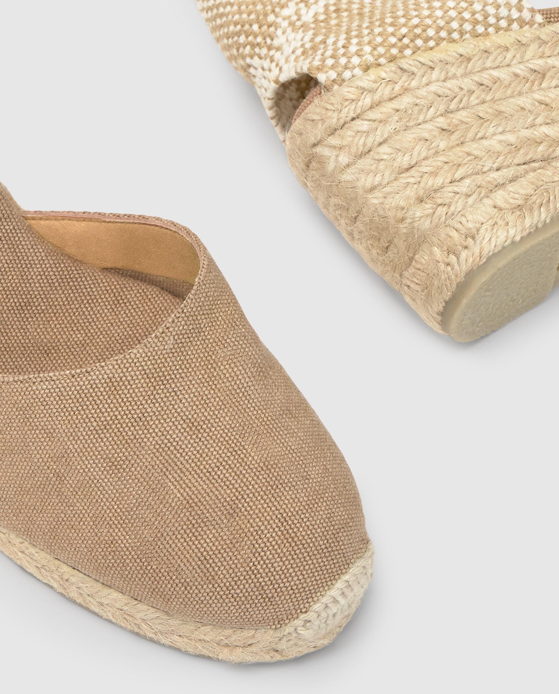 Alpargatas de cuña de mujer Carol con talonera trenzada y cierre de hebilla - Castañer - Beige Beige-5