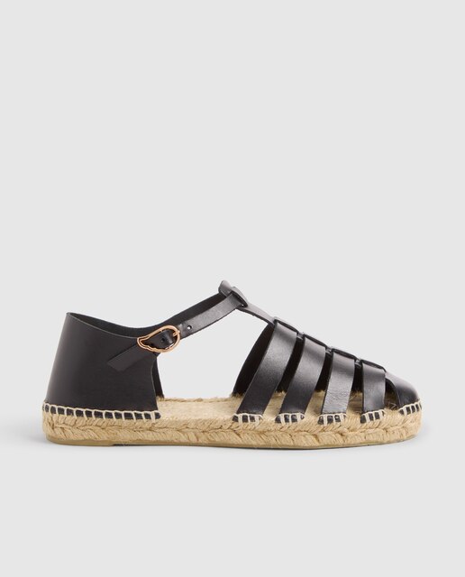 Edición limitada Castañer x Ancient Greek Sandals. Las alpargatas Chios en piel y cierre lateral.