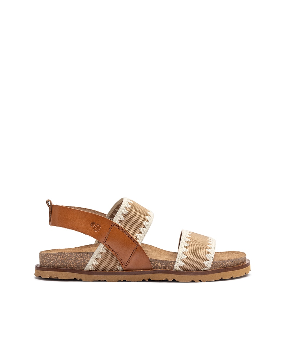Imagen 0 de Sandalias planas de mujer de piel Marrón / Blanco roto