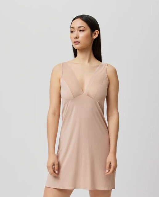 Imagen 0 de Camisón corto con detalles de tul