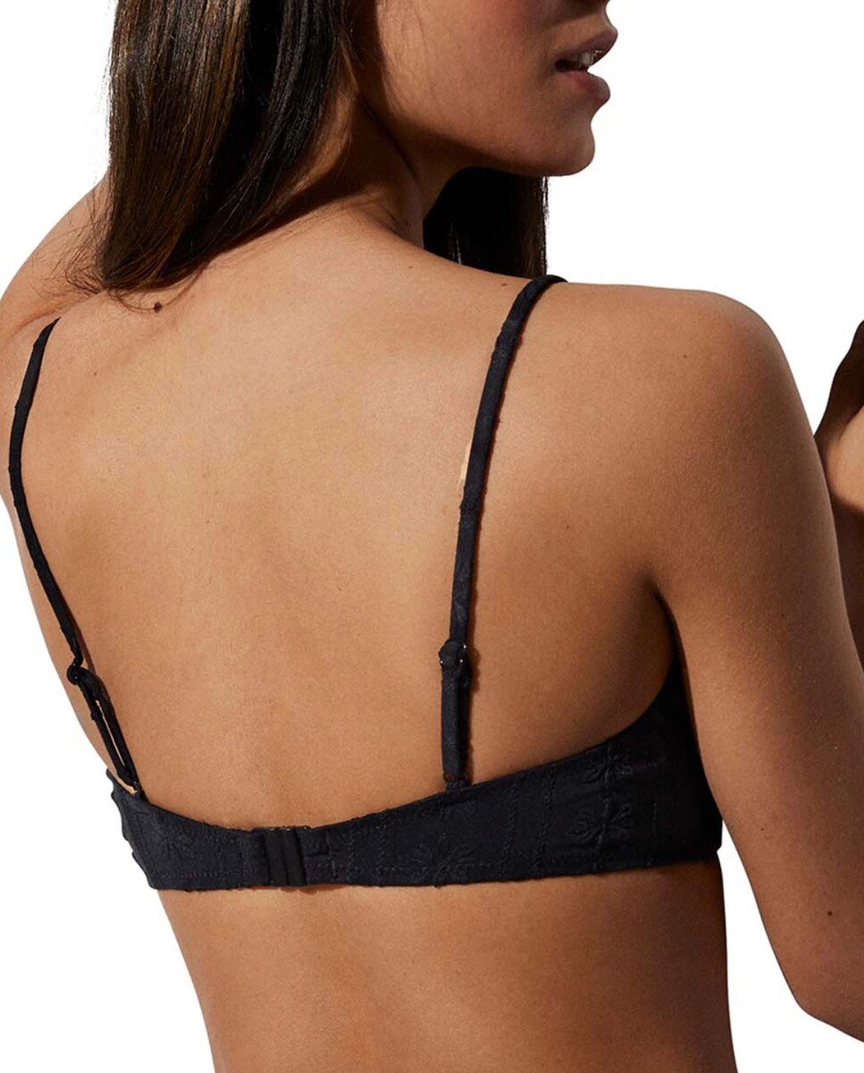 Top de bikini bandeau en tejido con textura de flores con relleno