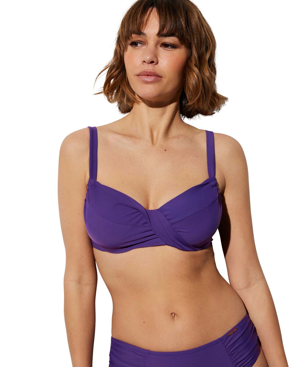 Top bikini con aro reductor en tejido liso · Ysabel Mora · El Corte Inglés