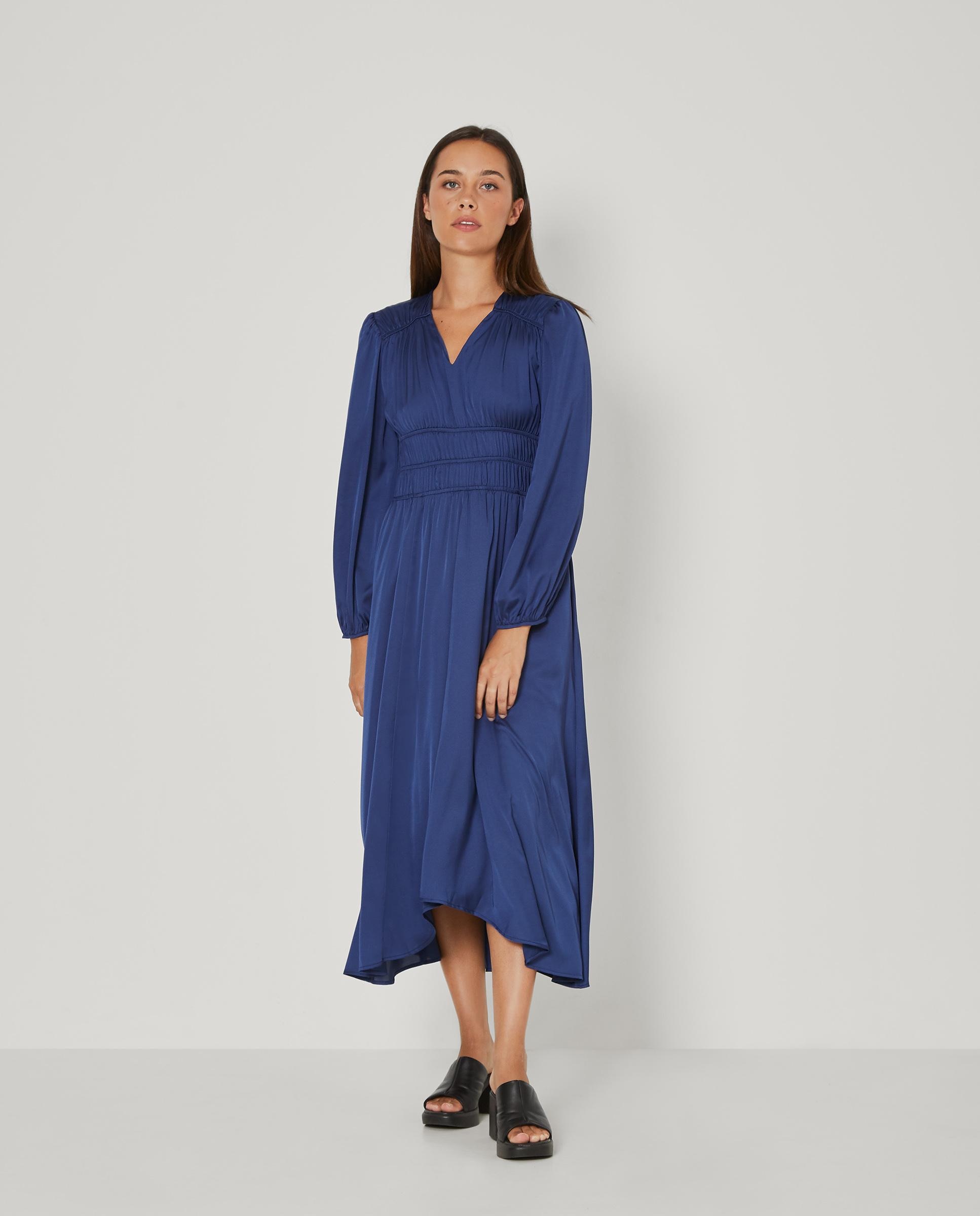 Vestido midi fluido satinado