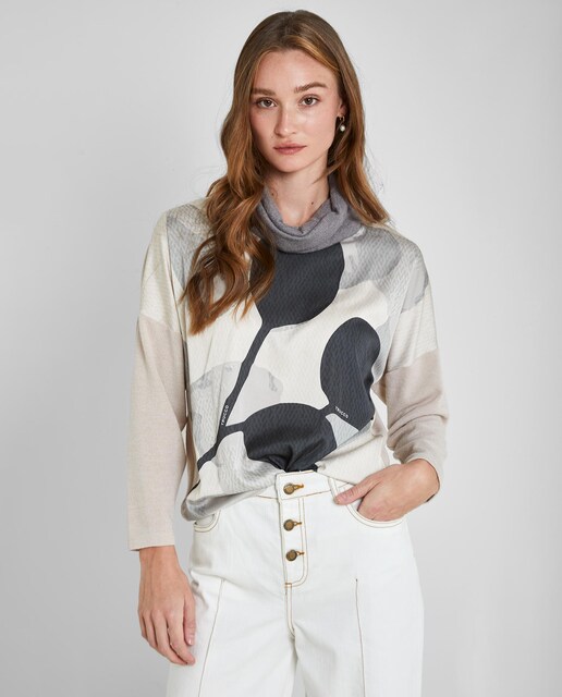 Imagen 0 de Camiseta de mujer de cuello alto con estampado