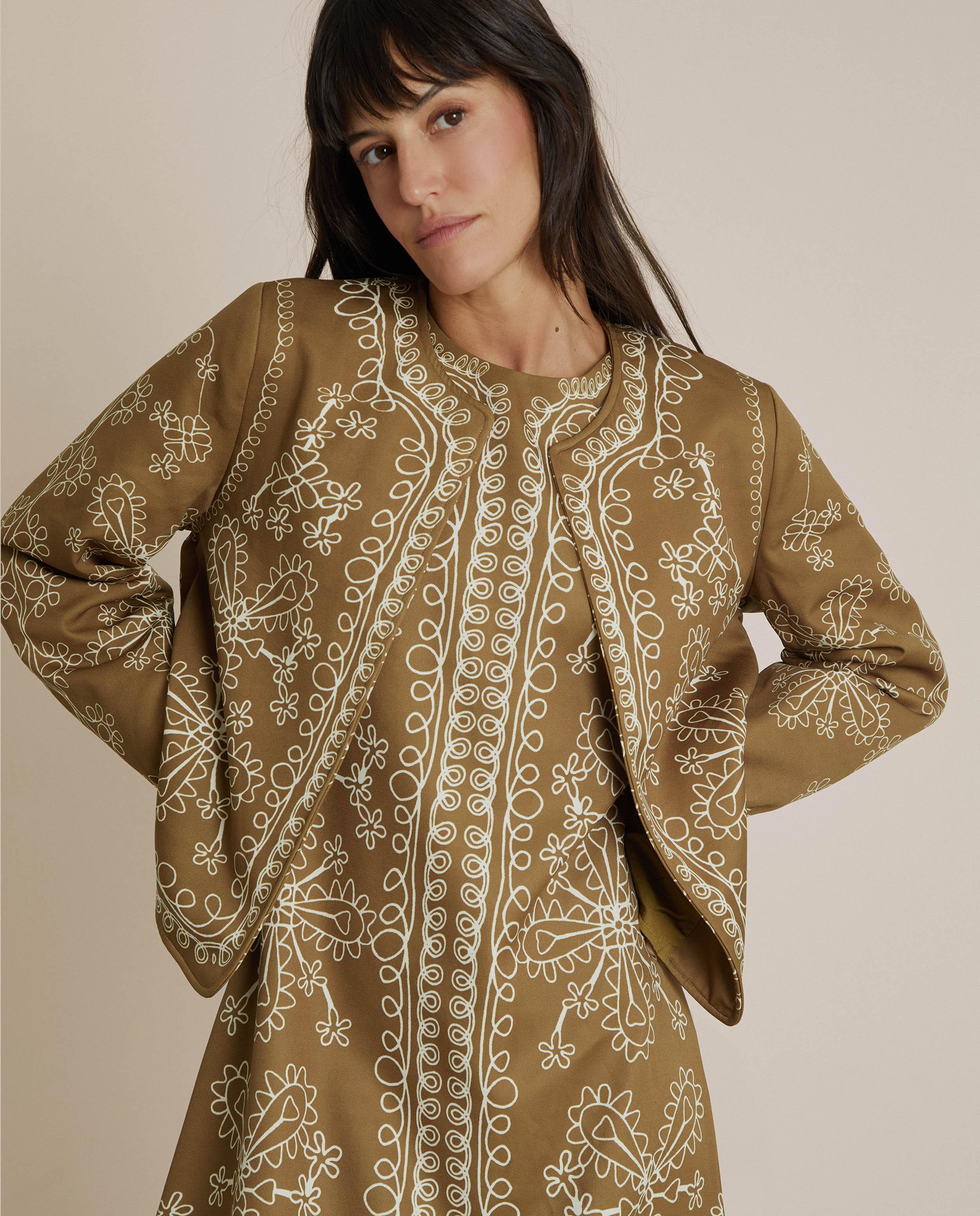 Imagen 0 de Chaqueta de mujer corta con bordados florales Canela