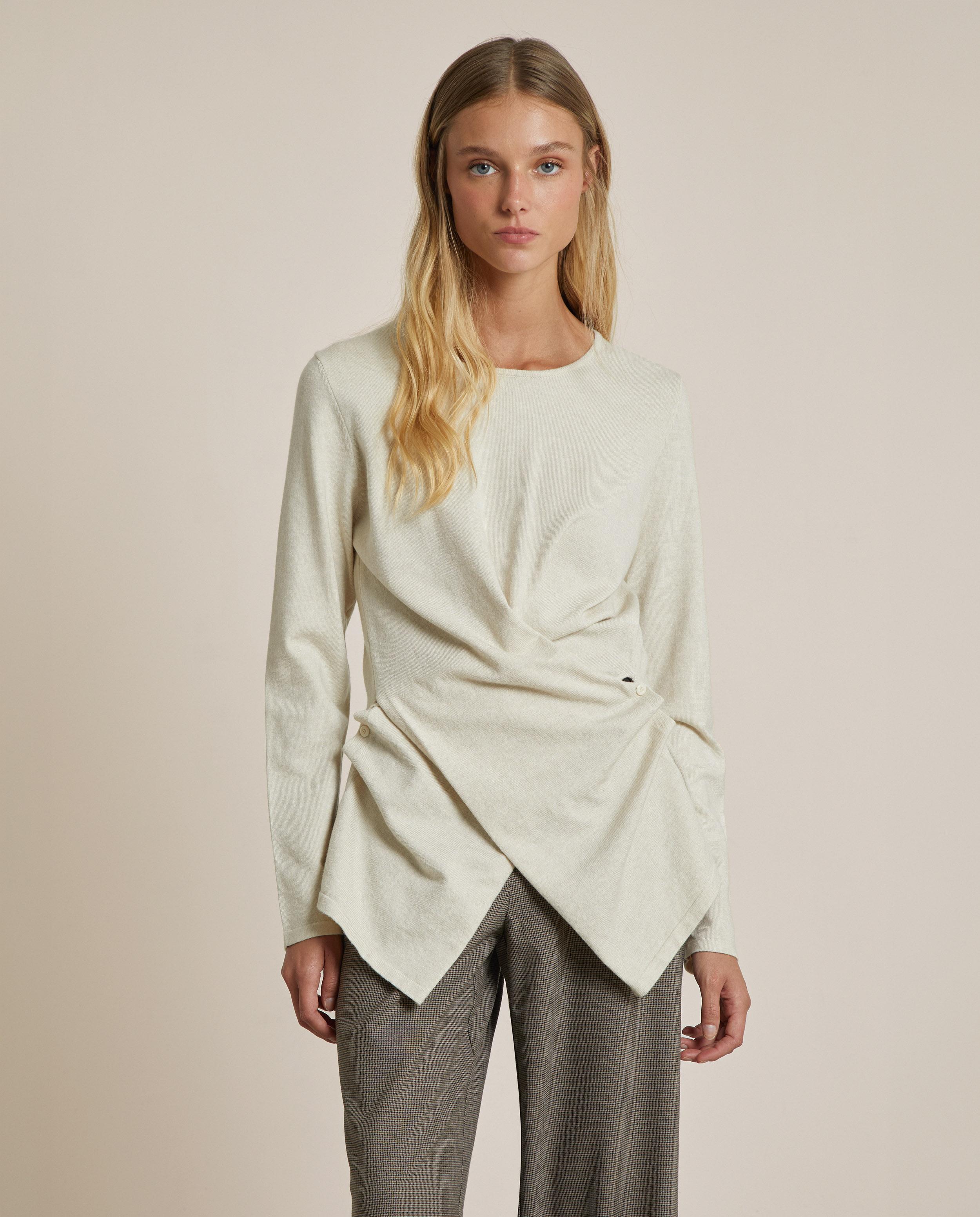 Imagen 0 de Jersey de mujer de punto fino con bajo asimétrico Beige