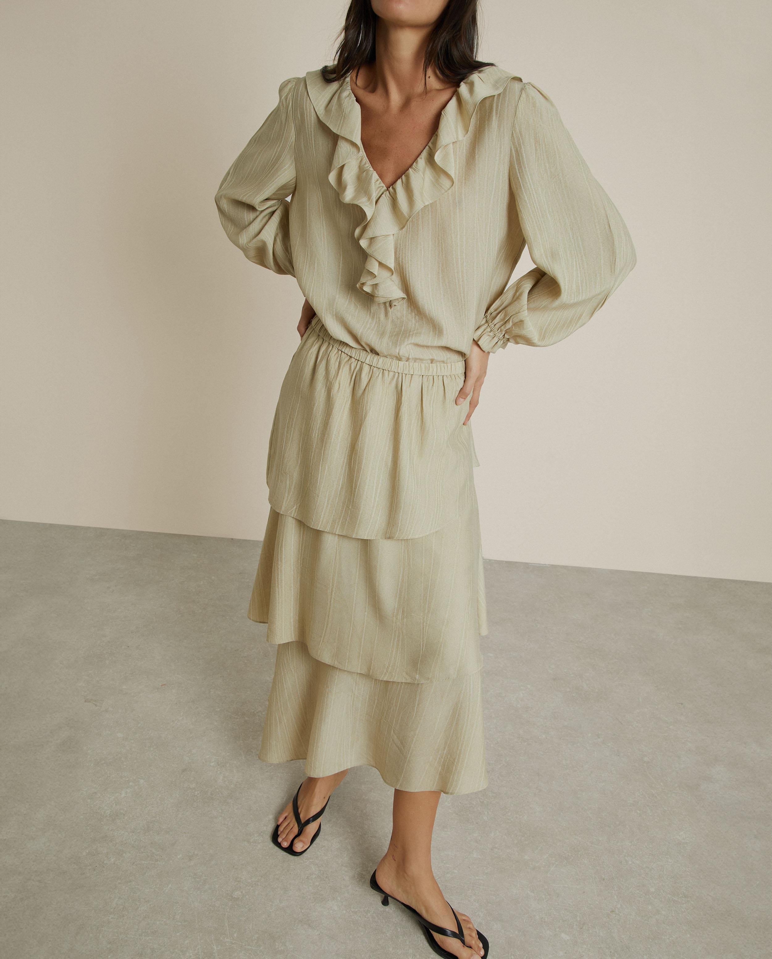 Blusa de mujer con volantes y cuello pico - Trucco - Beige Beige-2