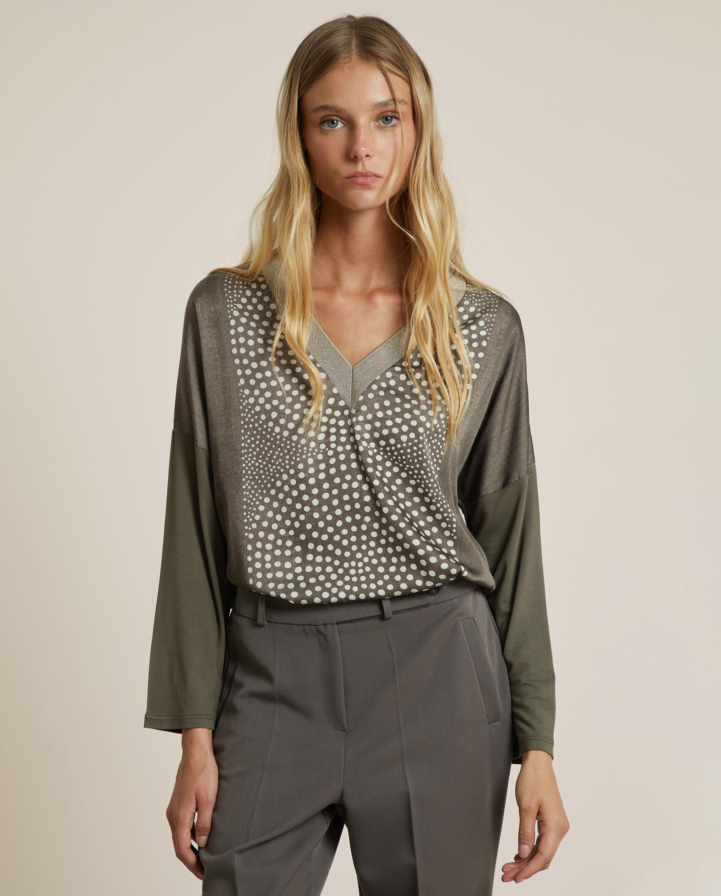Imagen 0 de Camiseta de mujer estampada con cuello pico Verde pardo