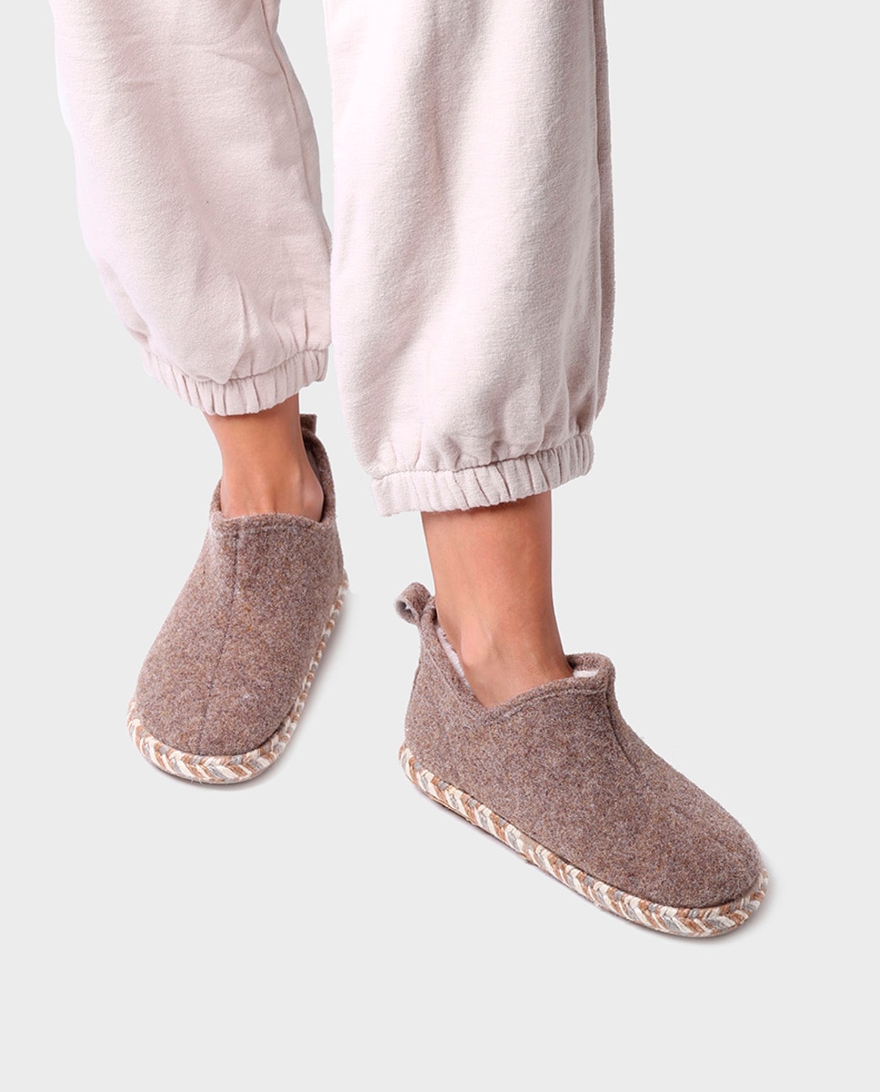 Zapatillas de casa cerradas de mujer de fieltro en tonos lisos - Toni Pons - Marrón Marrón-4