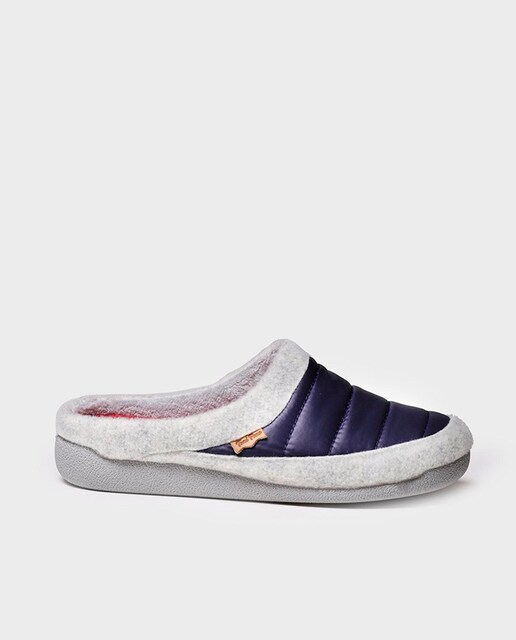 Imagen 0 de Zapatillas de casa cerradas de mujer de tejido acolchado