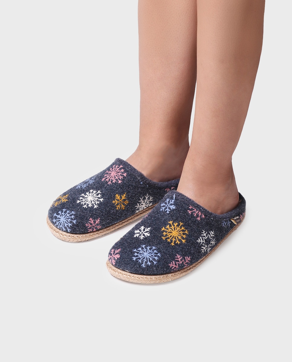 Imagen 4 de Zapatillas de casa cerradas de mujer con bordado - Toni Pons - Azul marino Azul marino