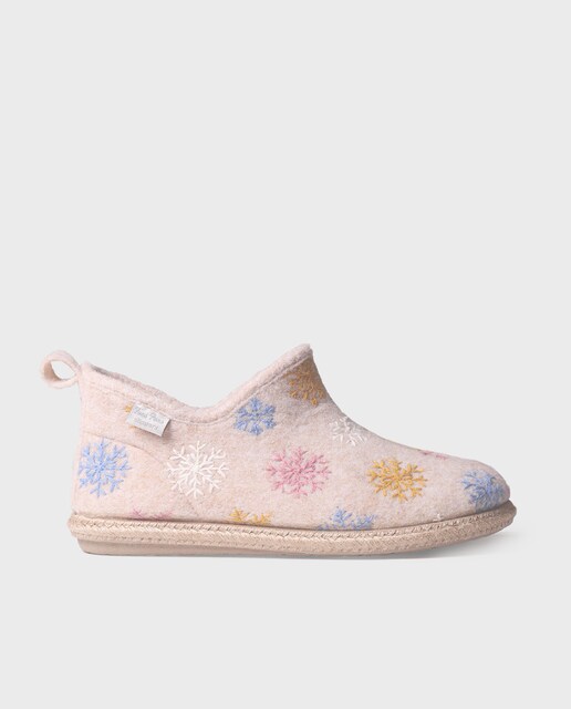 Imagen 0 de Zapatillas de casa cerradas de mujer con bordado