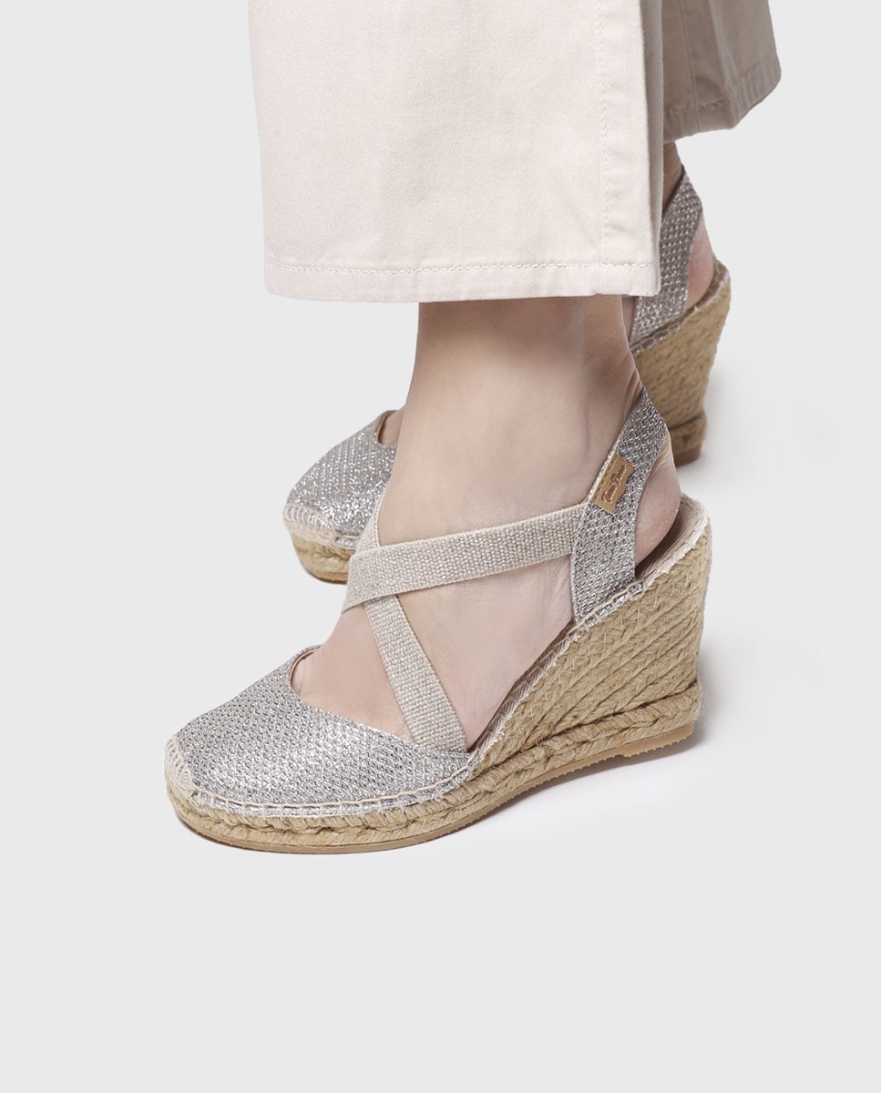 Sandalias de cuña de mujer de tejido brillante con elásticos - Toni Pons - Oro Oro-4