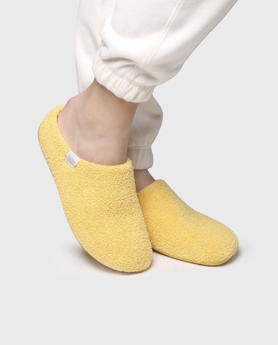 Zapatillas de casa abiertas de mujer de tejido de toalla en tonos lisos - Toni Pons - Amarillo Amarillo-4