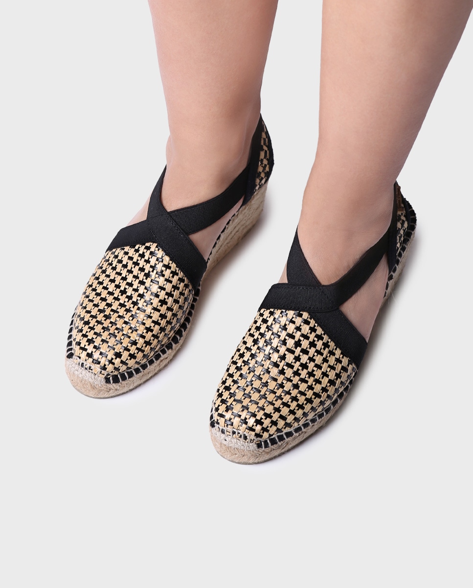Alpargatas de cuña de mujer de rafia con elásticos · Toni Pons