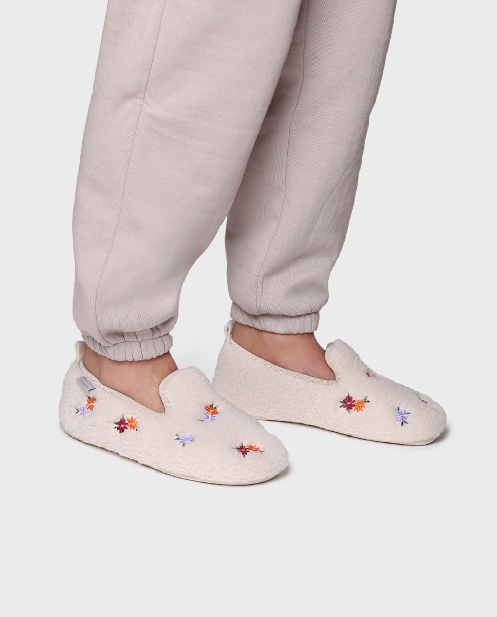 Imagen 4 de Zapatillas de casa cerradas de mujer con bordado - Toni Pons - Blanco Blanco
