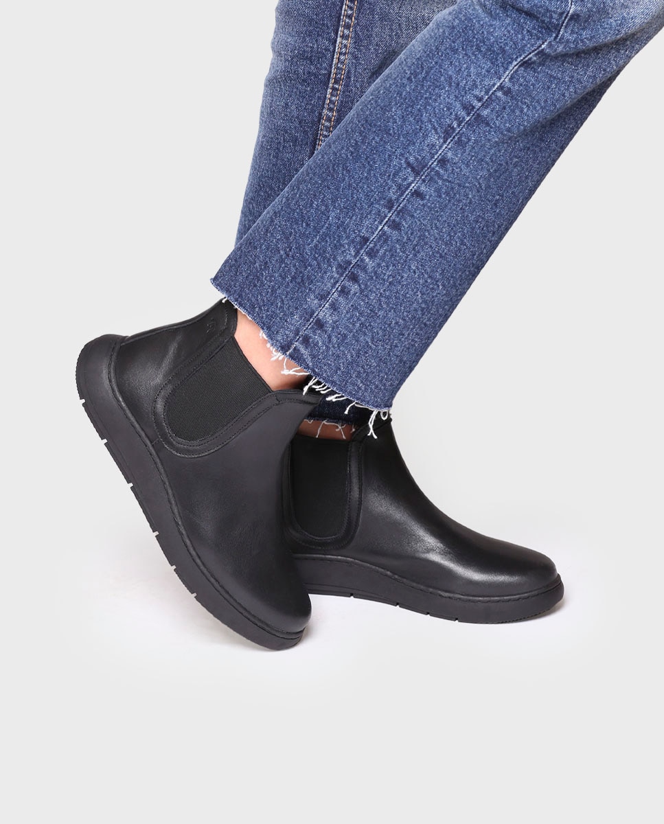 Imagen 4 de Botines de mujer de piel con elásticos - Negro Negro