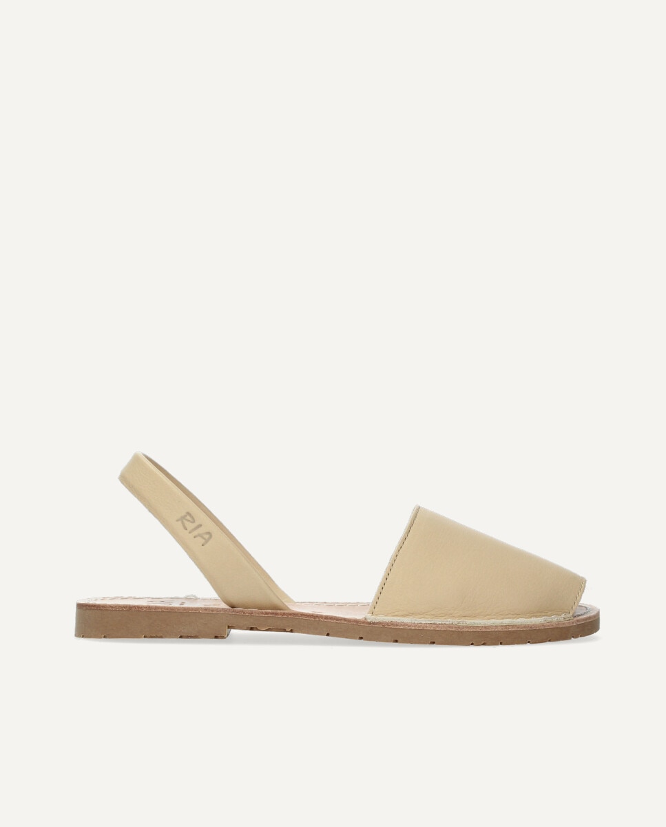 Imagen 0 de Menorquinas unisex en piel vacuna Beige