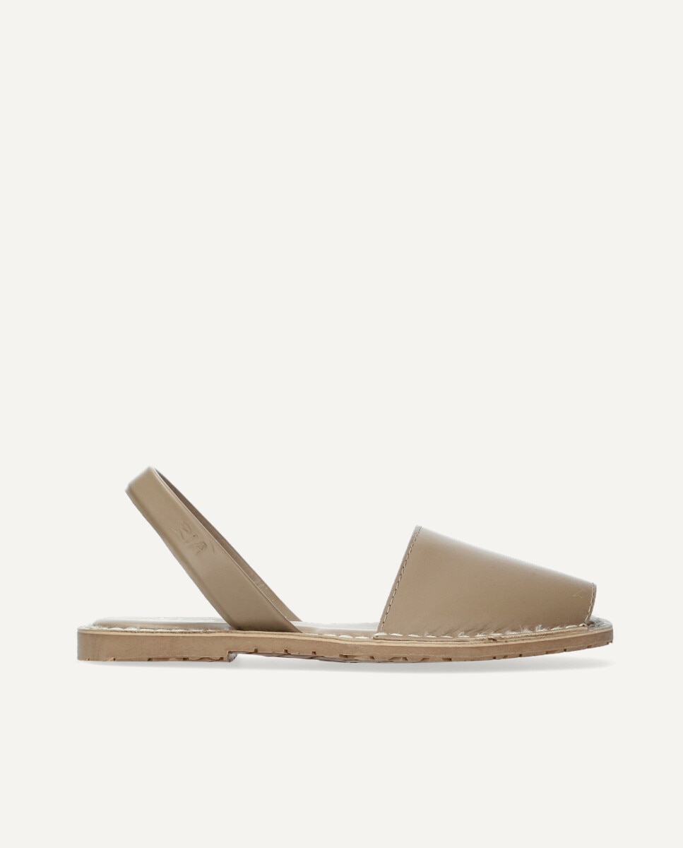 Imagen 0 de Menorquinas de hombre en piel monocolor Beige