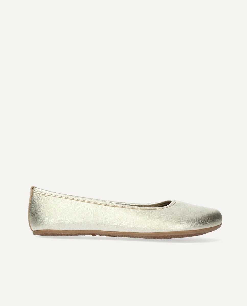 Ria Menorca - Bailarina de mujer barefoot en piel.