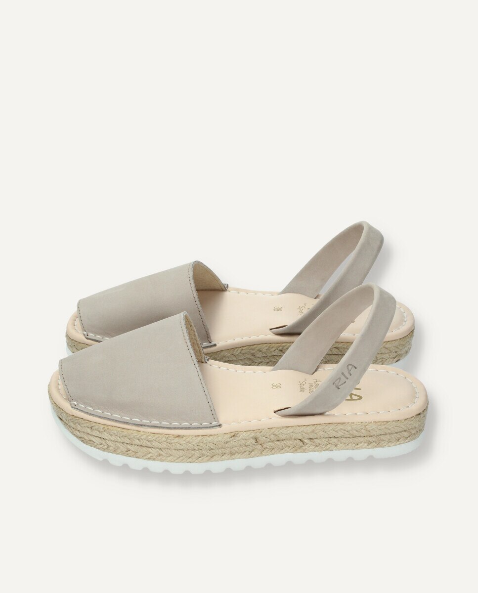 Menorquinas de mujer en piel de color taupe - Ria Menorca - Topo Topo-4