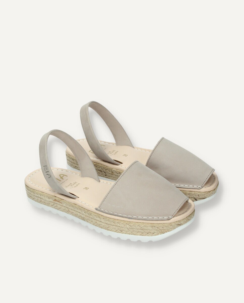 Menorquinas de mujer en piel de color taupe - Ria Menorca - Topo Topo-6