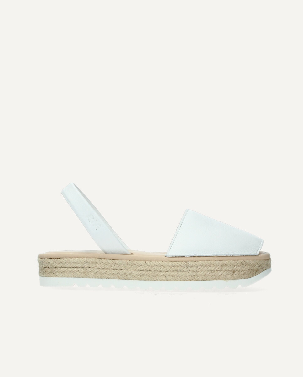 Ria Menorca - Menorquinas de mujer de piel color blanco.