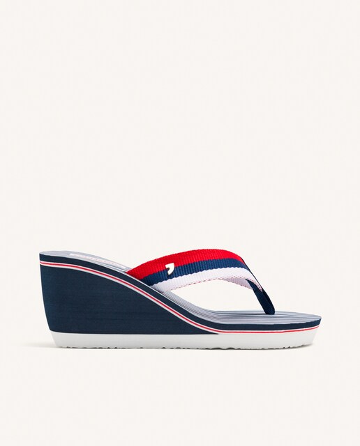 Imagen 0 de Chanclas de mujer con cuña alta tipo esclavas
