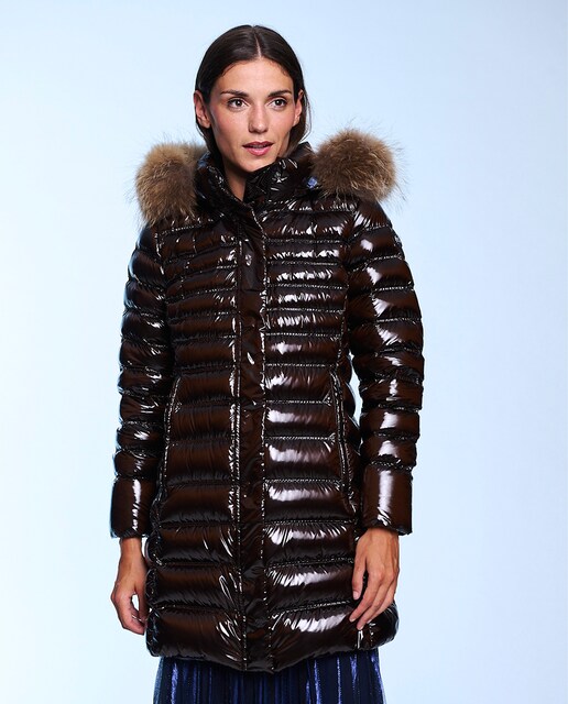 Imagen 0 de Plumífero largo de mujer con capucha desmontable con pelo de racoon