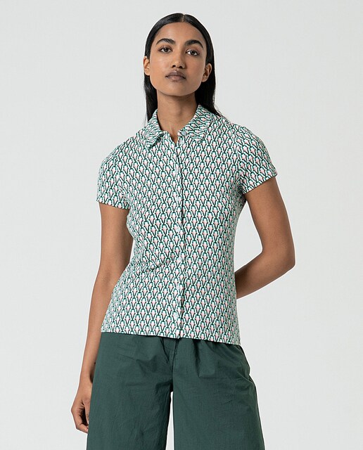 Imagen 0 de Camisa de mujer elástica de manga corta estampada