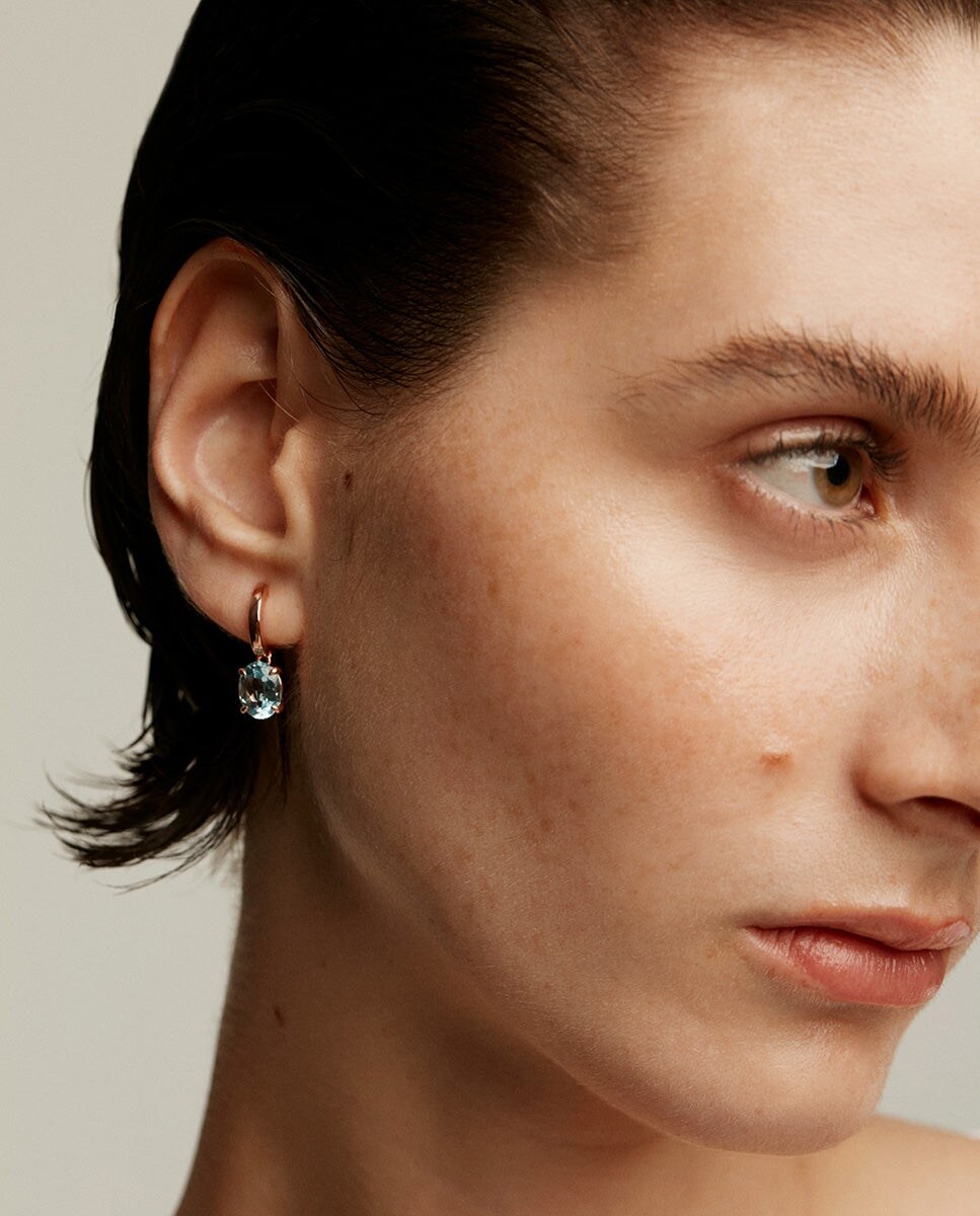 Pendientes de plata bañada en oro rosa de 18K con topacio azul sky Azul-2